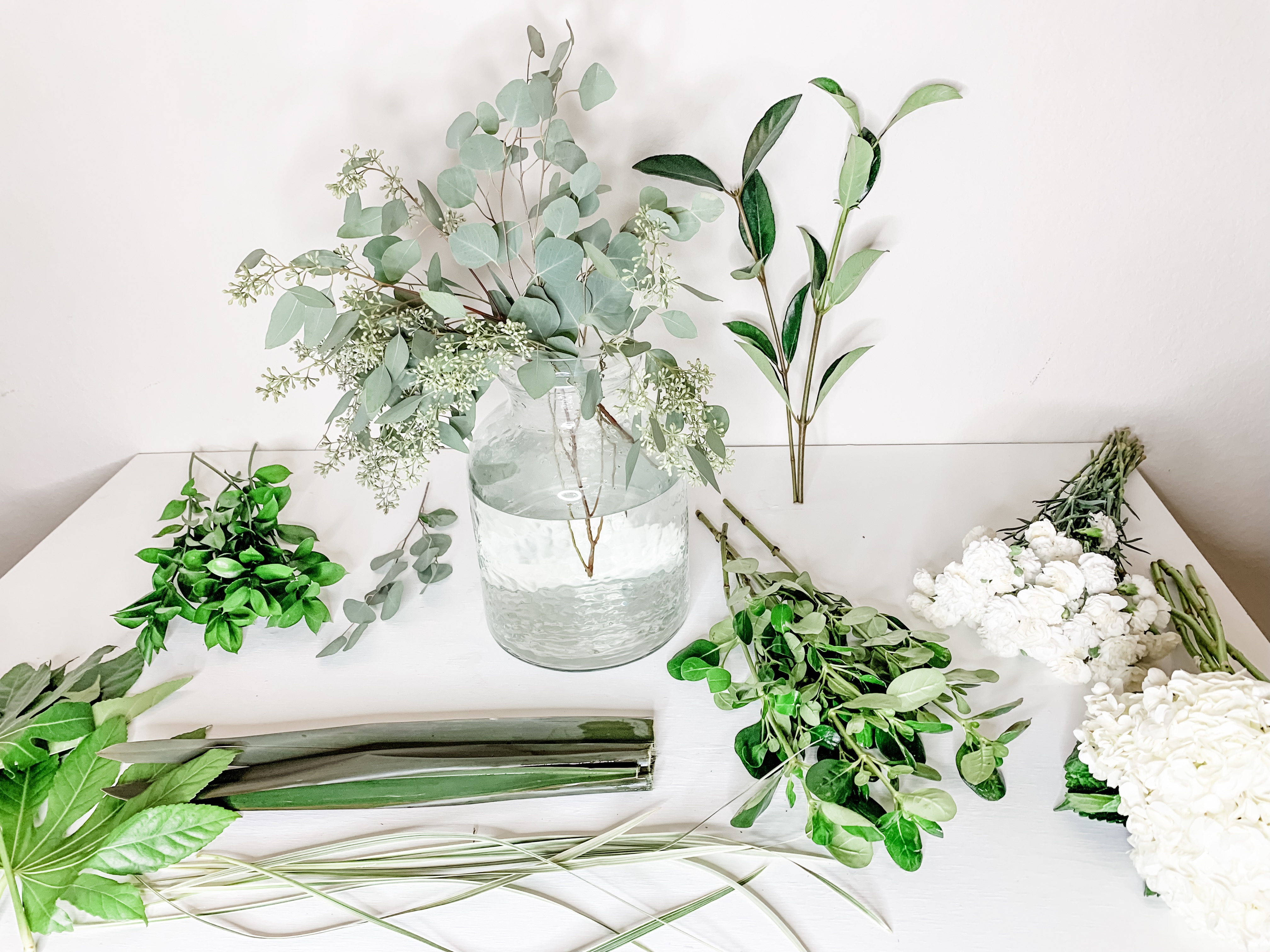 Making Floral Arrangements Easy and Beautiful with Simple DIY Methods 