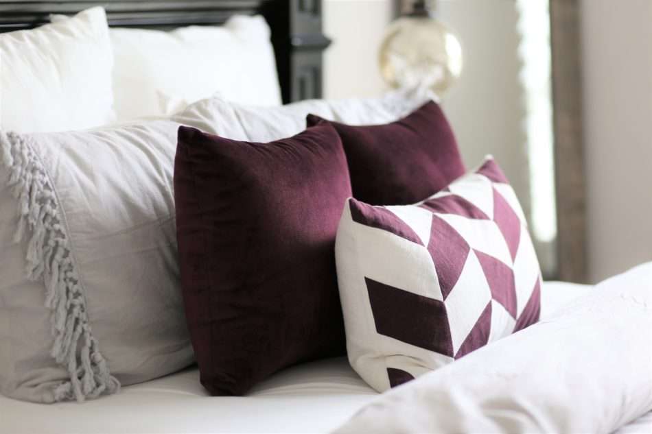 How to Style Your Bed Like a Pro – Melissa Roberts Interiors