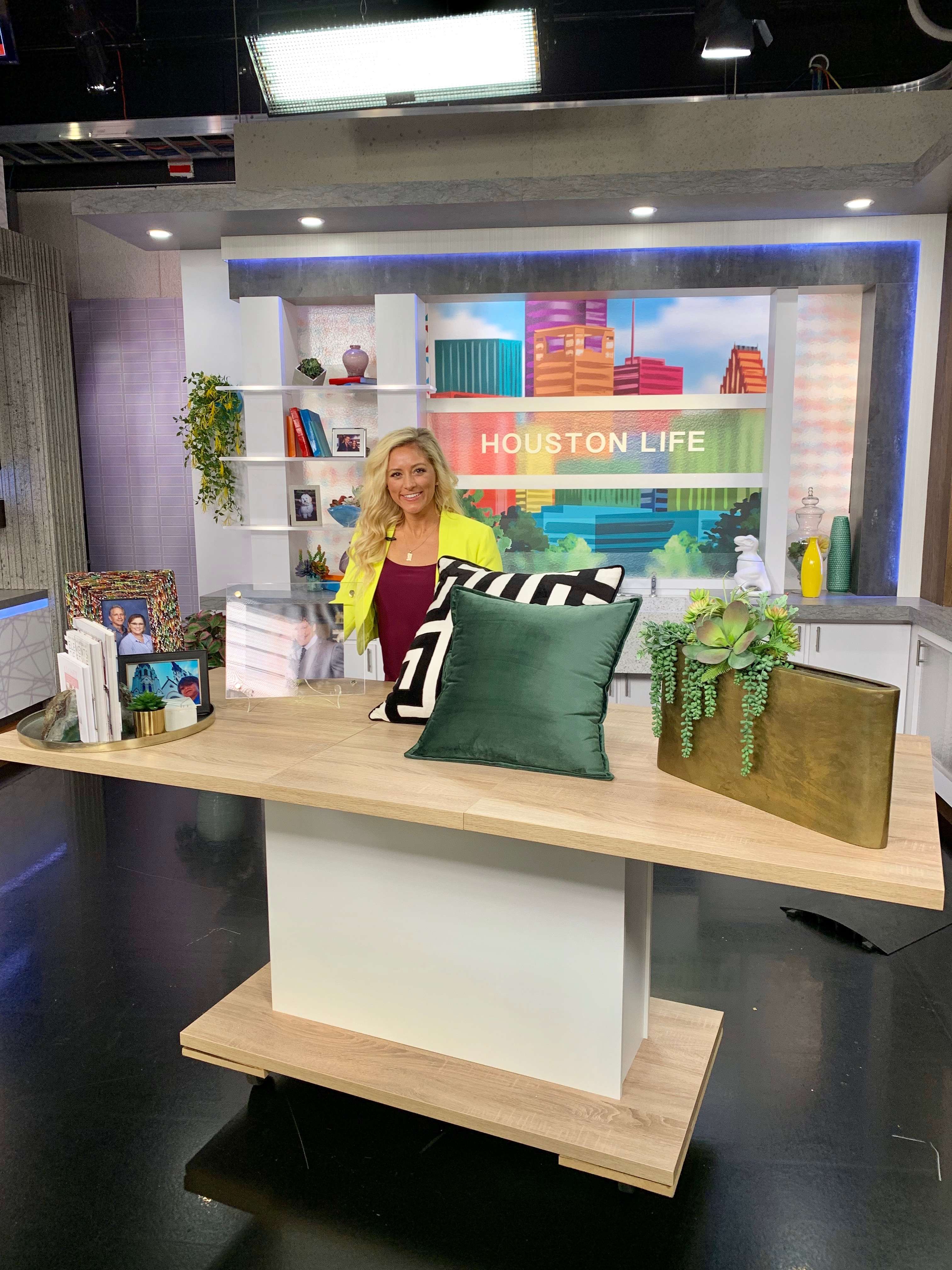 Houston Life, MRI, MRI Home, Melissa Roberts Interiors, Live Demo, What to wear on tv, what to wear to a meeting, minimalist, minimalist design, how to design like a minimalist, Houston Interior Desginer, How to pick an outfit for television, makeup for live tv, how to demo on live tv,